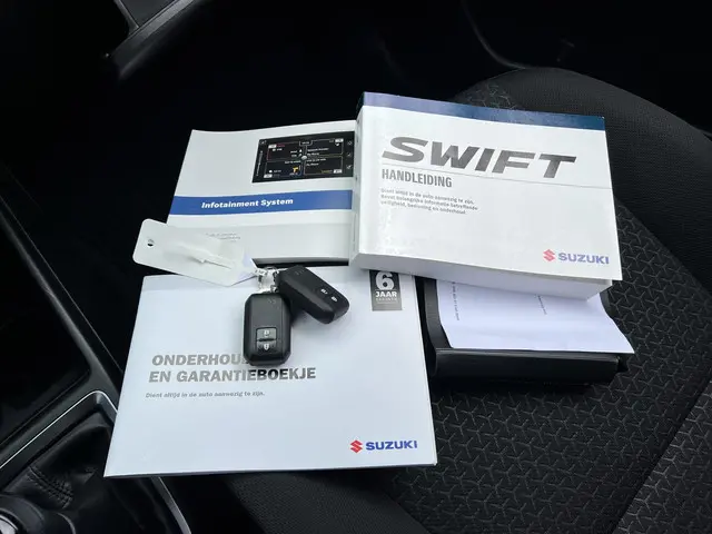 Suzuki Swift 1.2 Style Smart Hybrid 2023 Benzine 15