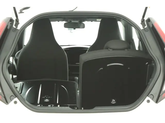 Toyota Aygo X Hybrid 115 play 2026 Hybride Benzine 24