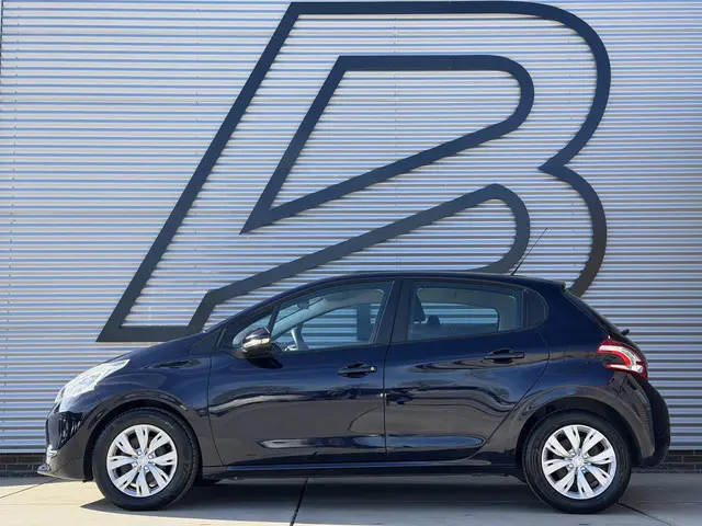 Peugeot 208 1.2 PureTech Blue Lease 2015 Benzine 4
