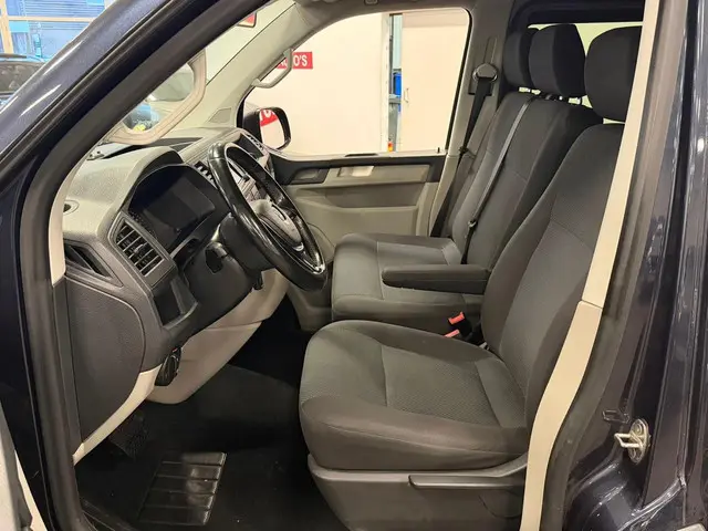Volkswagen Transporter 2.0 TDI L2H1 DC 2018 Diesel 12
