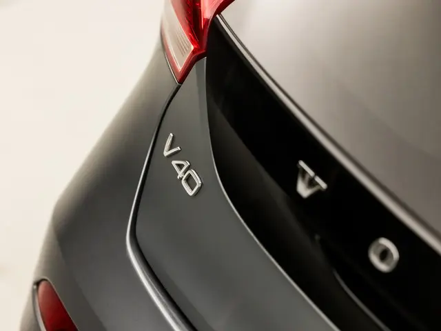 Volvo V40 2.0 T4 R-Design Sport 2018 Benzine 28