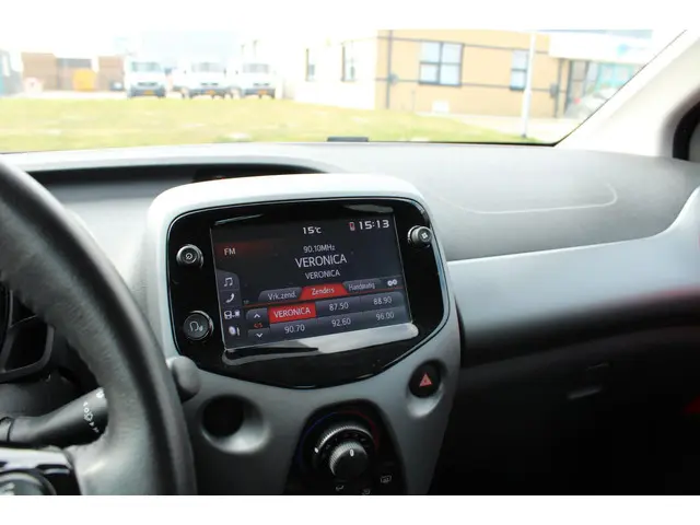 Toyota Aygo 1.0 VVT-i x-play 2018 Benzine 10