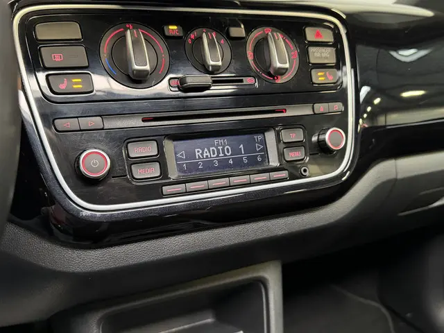 Volkswagen up! 1.0 high up! Colour UP 2016 Benzine 21