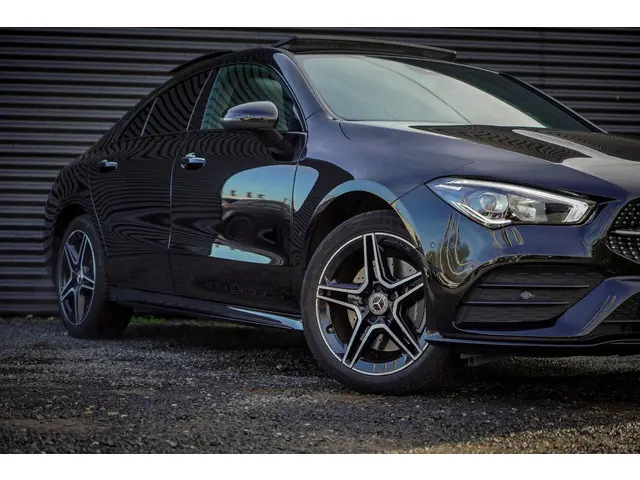 Mercedes-Benz CLA 250 e AMG Line 2023 Hybride Benzine 41