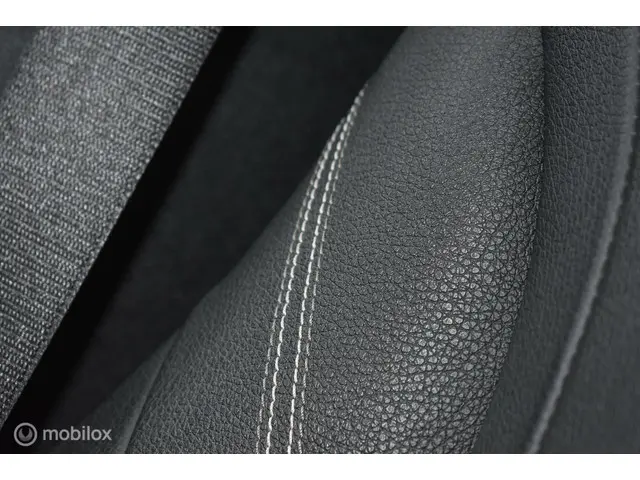 BMW 3 Serie 320i High Executive 2014 Benzine 37