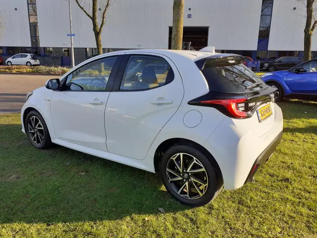 Toyota Yaris 1.5 Hybrid Dynamic 2020 Hybride Benzine 6