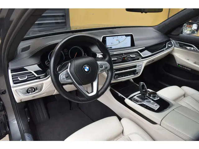 BMW 7 Serie 740Li High Executive 2016 Benzine 10