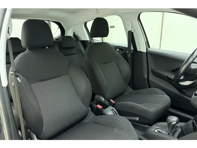 Peugeot 208 1.2 PureTech Allure 2018 Benzine 7