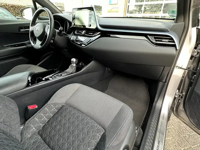 Toyota C-HR 1.8 Hybrid Executive 2022 Hybride Benzine 21