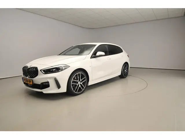 BMW 1 Serie 5-deurs 118i 2022 Benzine 42