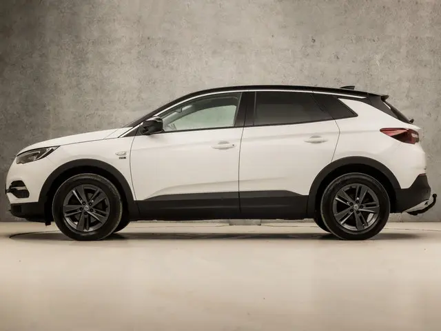 Opel Grandland X 1.2 Turbo Sport 2021 Benzine