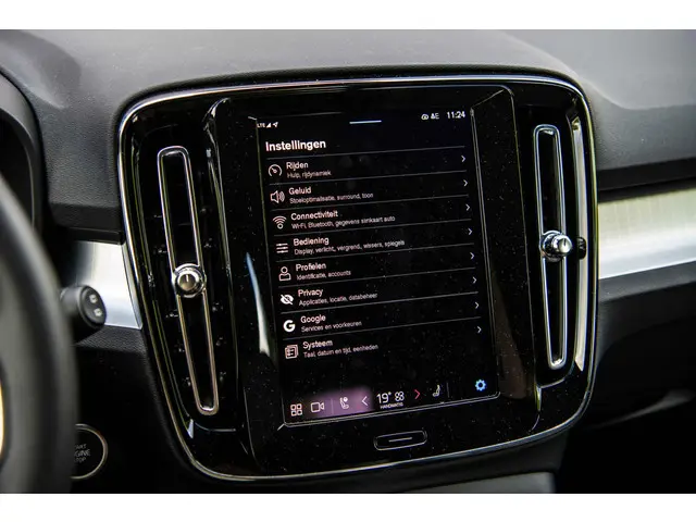Volvo XC40 B4 Aut Plus Dark 2025 Benzine 19
