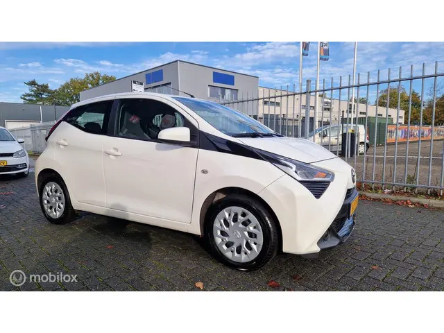Toyota Aygo 1.0 VVT-i x-joy 2021 Benzine 6