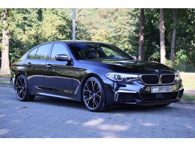 BMW 5 Serie M550i xDrive Executive 2018 Benzine 8
