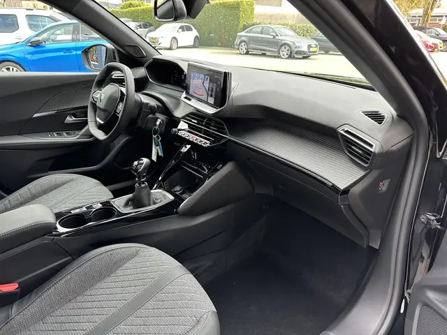 Peugeot 2008 1.2 Turbo 100 PK Allure 2024 Benzine 32
