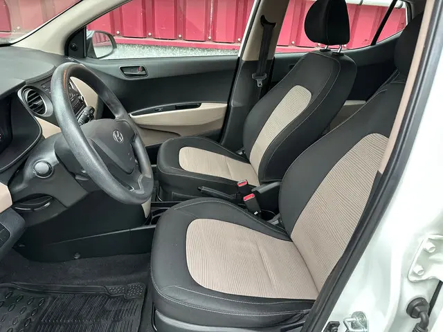 Hyundai i10 1.0i i-Motion Comfort // Airco // 2017 Benzine 8
