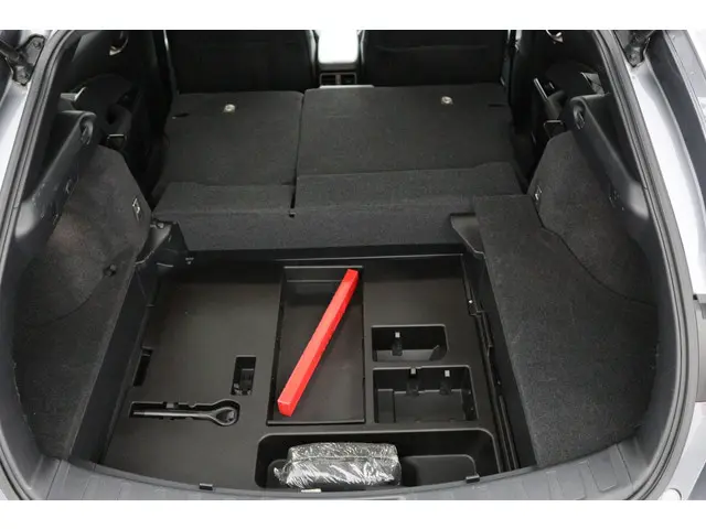 Lexus UX 250h Preference Line 2021 Hybride Benzine 32