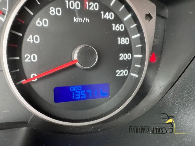 Hyundai i20 1.2i First Edition / APK 10-2026 2013 Benzine 22