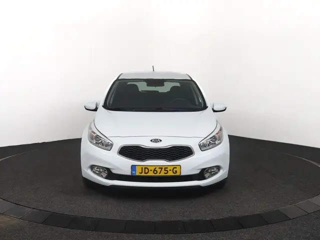 Kia cee'd 1.6 GDI ComfortLine 2016 Benzine 2