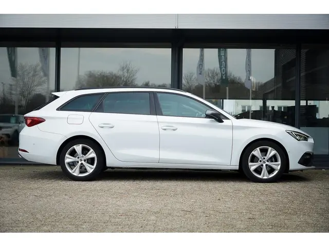 SEAT Leon Sportstourer 1.5 eTSI FR 2021 Benzine 13