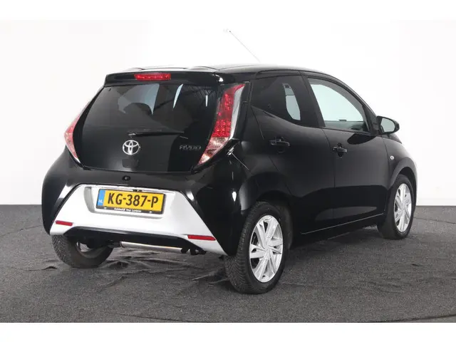 Toyota Aygo 1.0 VVT-i x-play | Org. NL auto 2016 Benzine 7