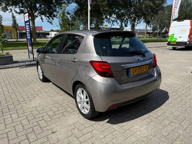 Toyota Yaris 1.5 Hybrid Dynamic 2015 Hybride Benzine 6