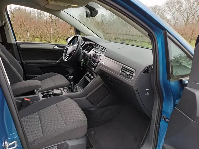 Volkswagen Touran 1.2 TSI Highline 7p 2017 Benzine 39