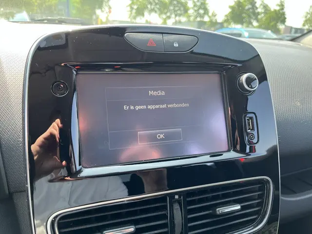Renault Clio Estate 0.9 TCe Limited 2019 Benzine 8