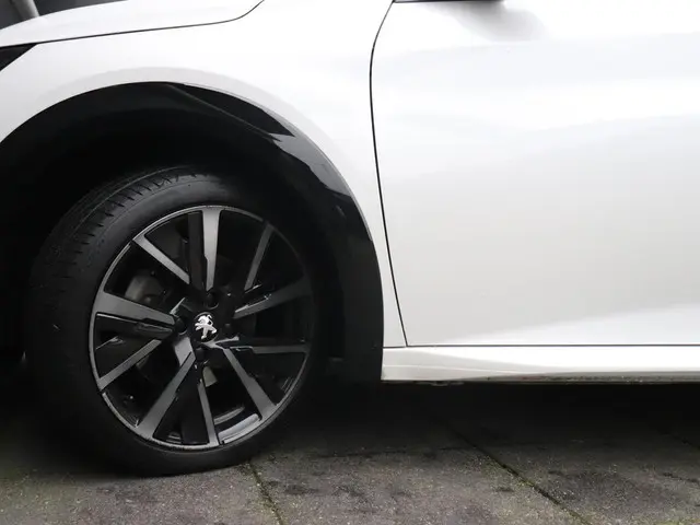 Peugeot 208 1.2 PureTech GT Pack 2021 Benzine 18