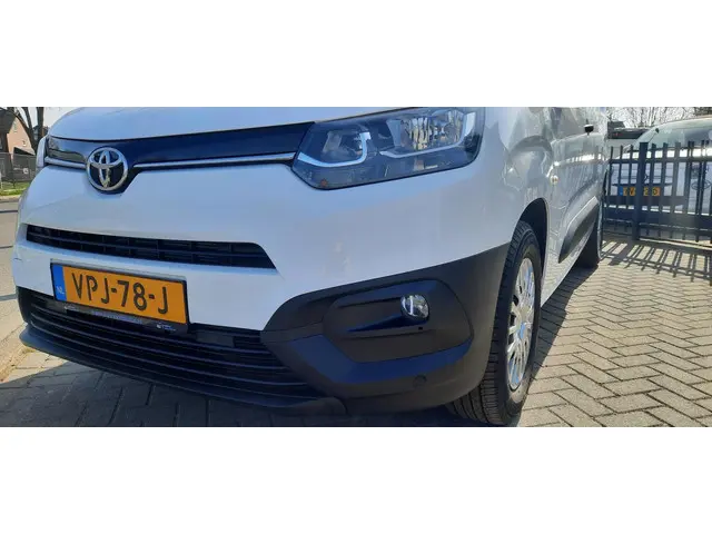 Toyota ProAce CITY 1.5 D-4D Cool Long 2022 Diesel 9