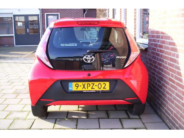 Toyota Aygo 1.0 VVT-i x-play 2014 Benzine 4
