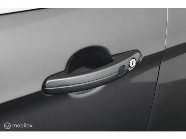 Ford Kuga 1.6 Titanium Plus 2014 Benzine 29