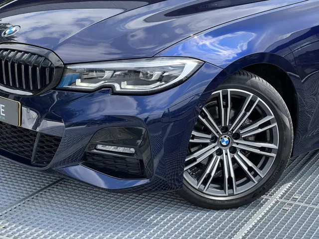 BMW 3 Serie 318i M-Sport Business Edition 2021 Benzine 26