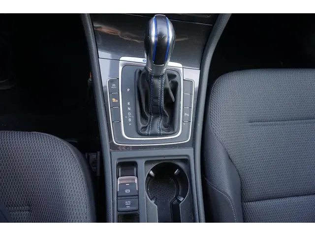 Volkswagen e-Golf Blauw 2017 2017 Elektrisch 12