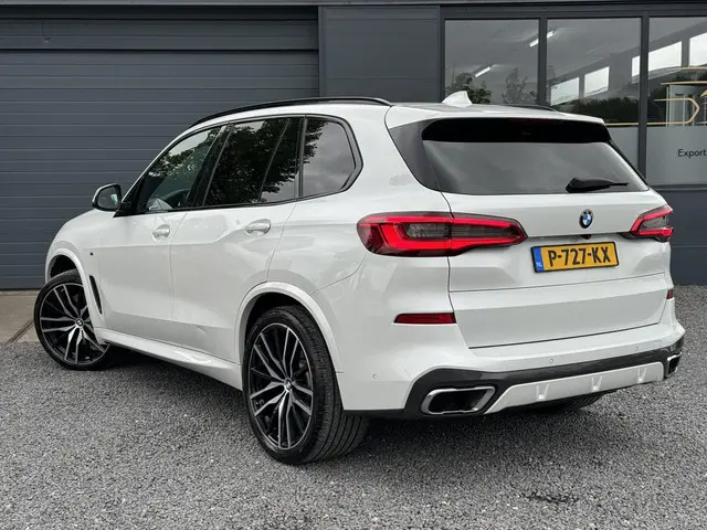 BMW X5 xDrive40i High Executive 7p. 2019 Benzine 5