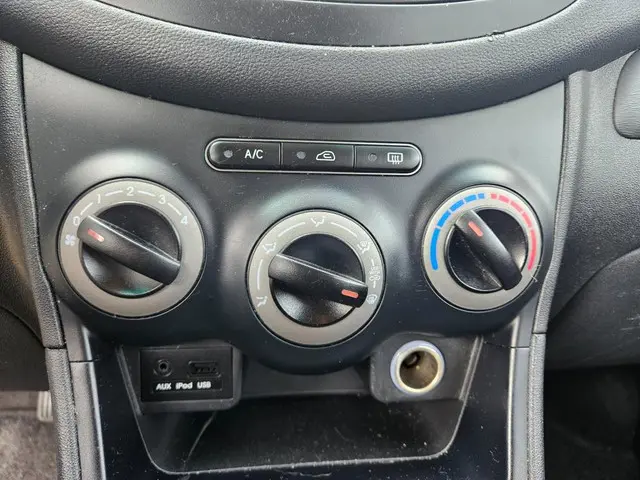 Hyundai i10 1.1 i-Drive Cool Airco! Rijklaar 2012 Benzine 10