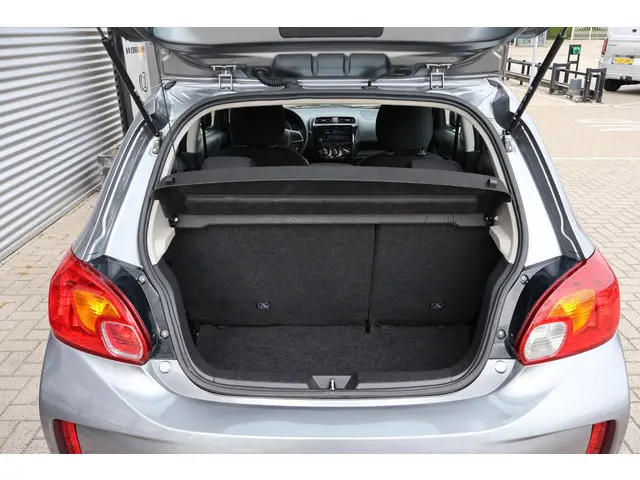 Mitsubishi Space Star 1.2 Connect+ 2023 Benzine 13