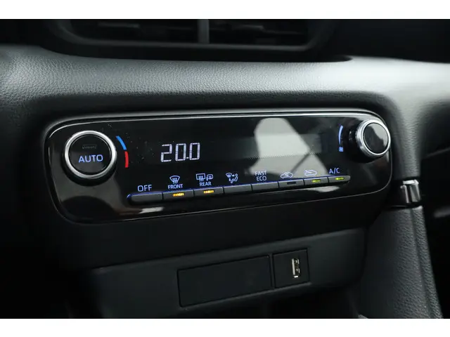 Toyota Yaris 1.5 Hybrid Dynamic 2023 Hybride Benzine 18