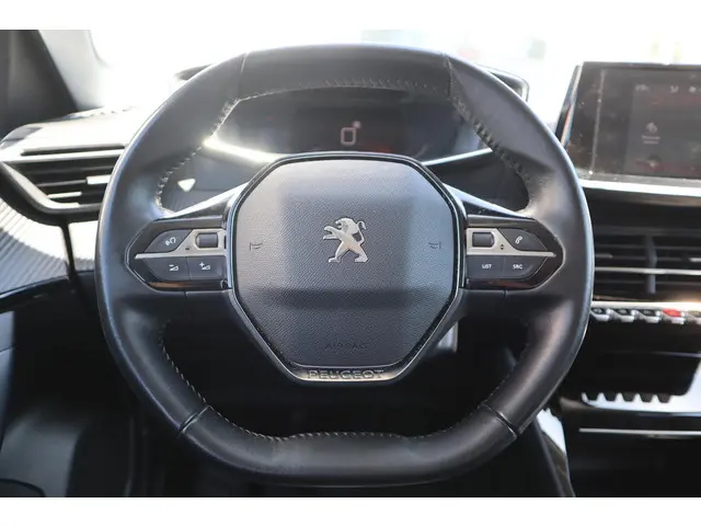 Peugeot 2008 1.2 130PK ALLURE PACK 2021 Benzine 27