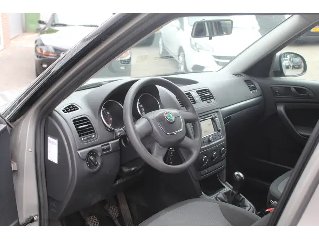 Škoda Yeti 1.2 TSI Adventure//Airco//Cruise//Navi! 2013 Benzine 4