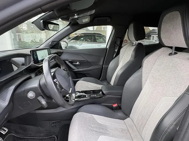 Peugeot e-2008 EV GT 50 kWh 2021 Elektrisch 8