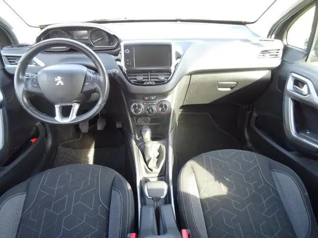 Peugeot 2008 1.2 PureTech Blue Lion 2017 Benzine 11