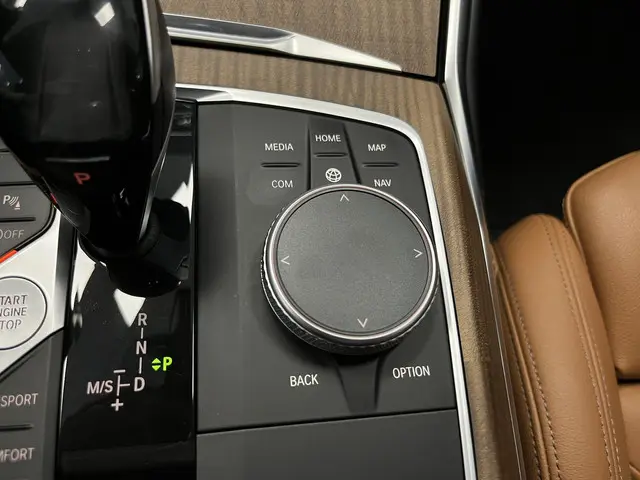 BMW 3 Serie 320i Luxury High Executive 2020 Benzine 33