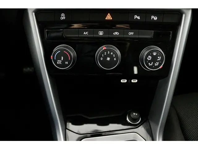 Volkswagen T-Roc 1.0 TSI Life zwart 2023 Benzine 26