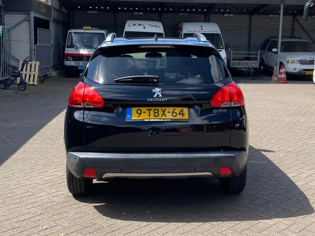 Peugeot 2008 1.2 VTi Allure Pack Premium Plus 2014 Benzine 4