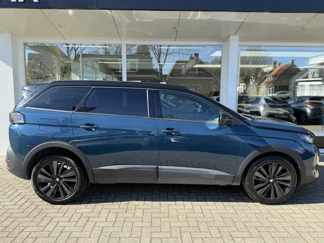 Peugeot 5008 1.2T 130pk Automaat GT 2024 Benzine 3