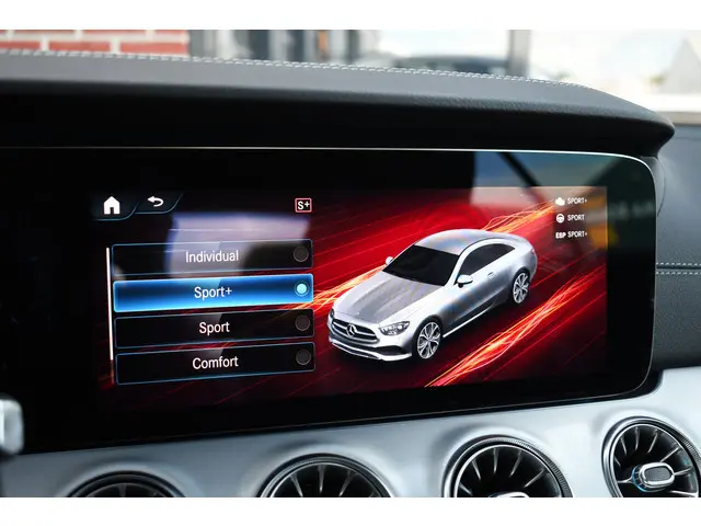 Mercedes-Benz E-Klasse Coupé 200 AMG Line 2020 Benzine 39