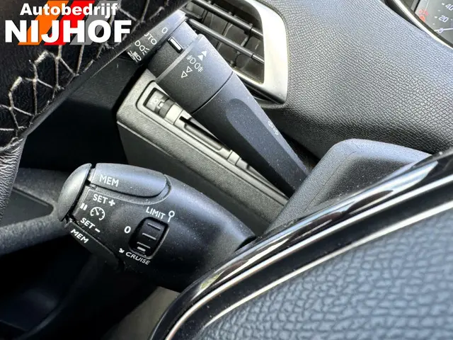 Peugeot 3008 1.2 PureTech Allure 2019 Benzine 21
