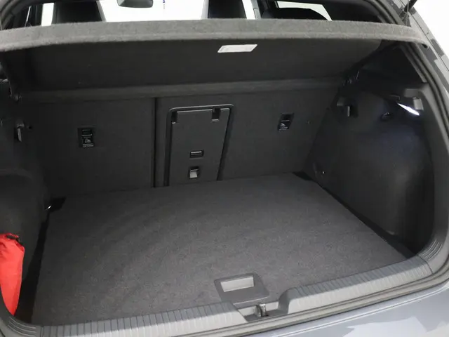 Volkswagen Golf 1.5eTSI/150PK R-Line DSG 2025 Benzine 22