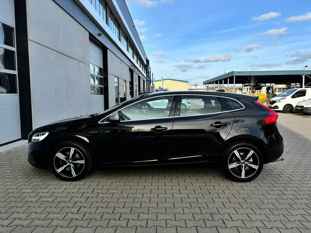 Volvo V40 2.0 T4 R-Design 2018 Benzine 17